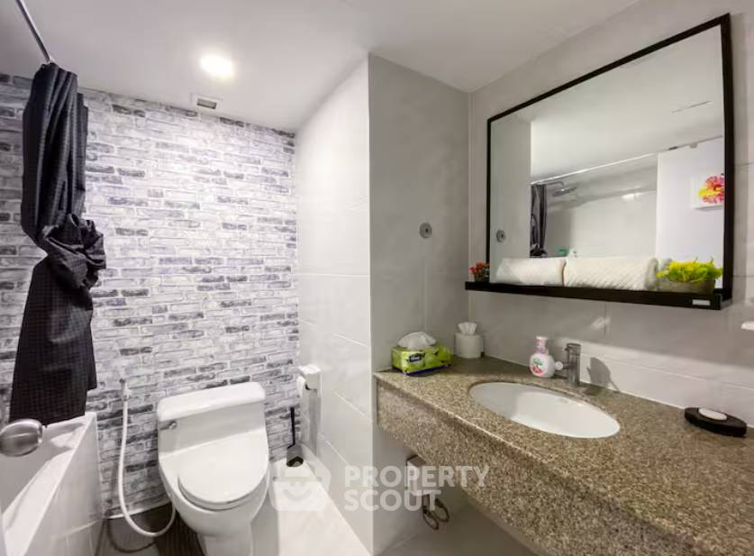 picture Studio Condo at Omni Tower near BTS Nana (ID 2987220) - 4/16