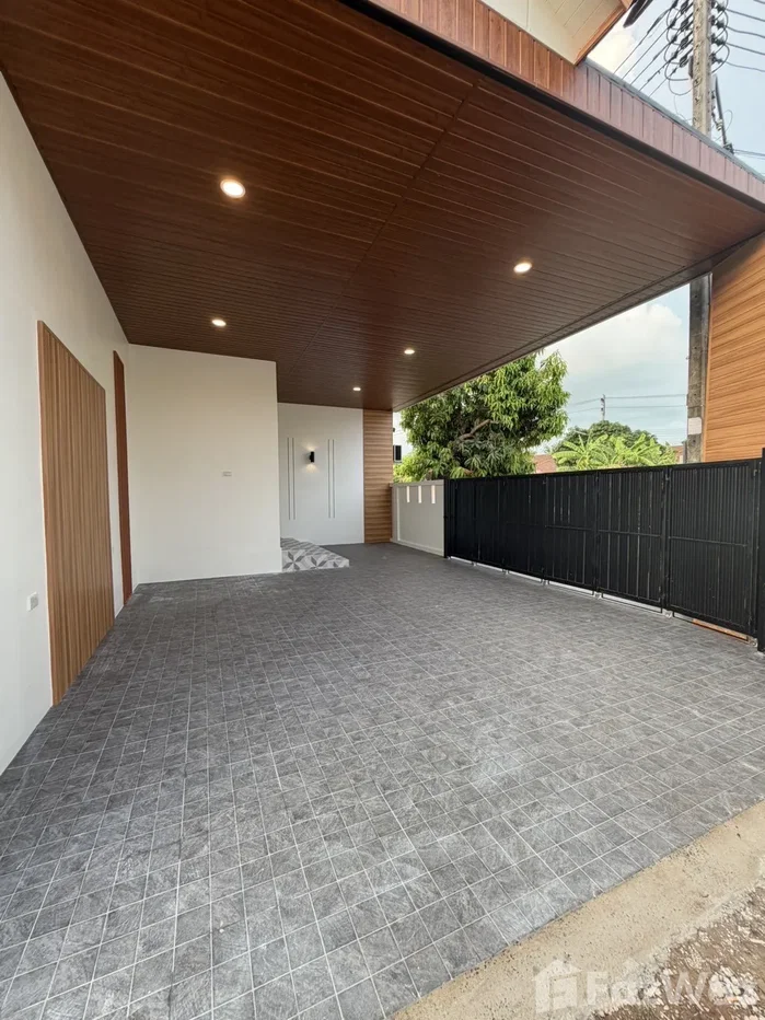 รูป Corner Semi-Detached House in Town – No Direct Neighbors 6459207 - รูปที่ 17/25