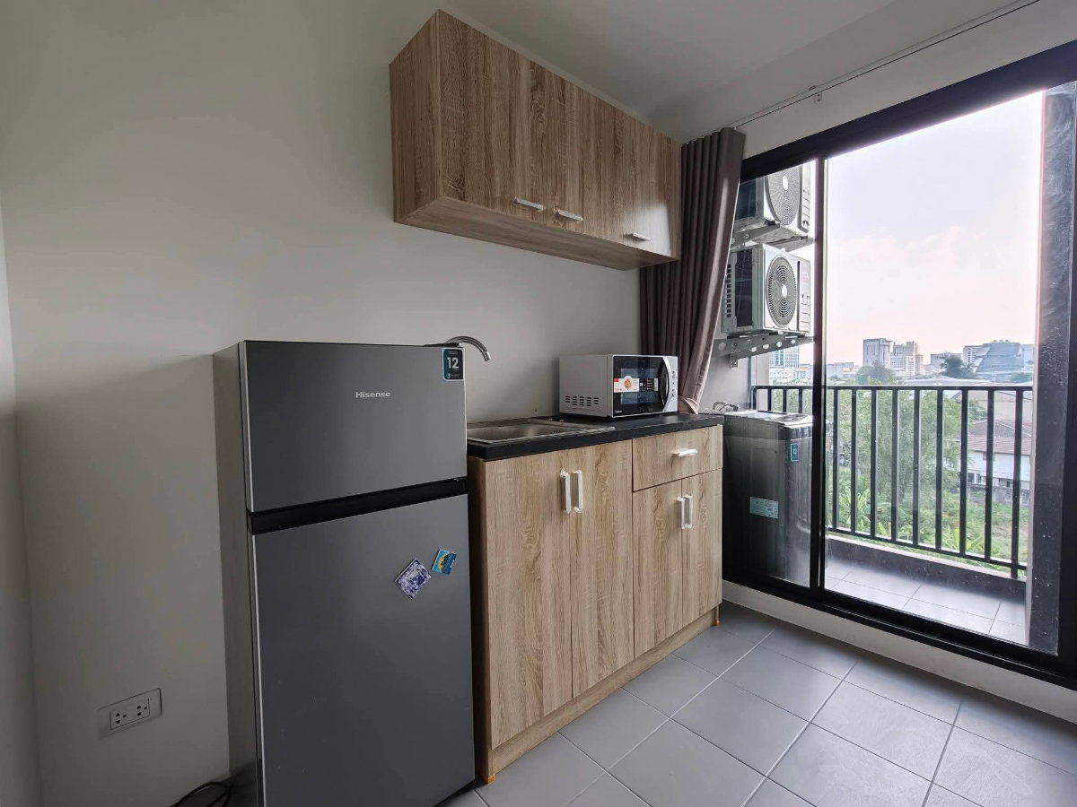 picture This condo is on Chaengwattana Road - 4/7