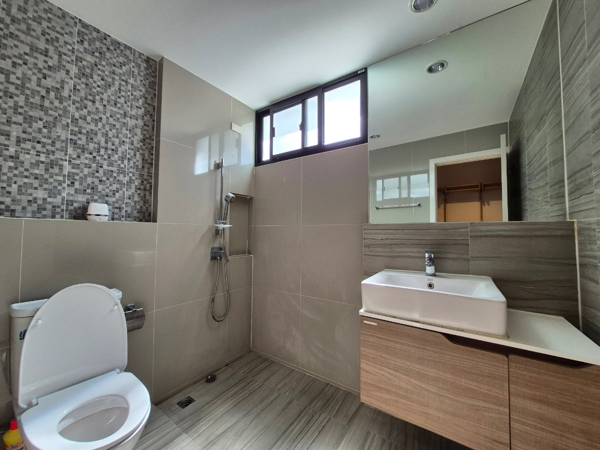 รูป Modern Luxury TownHome⭐3 Bedroom⭐Krungthep Kreetha Road - รูปที่ 27/30