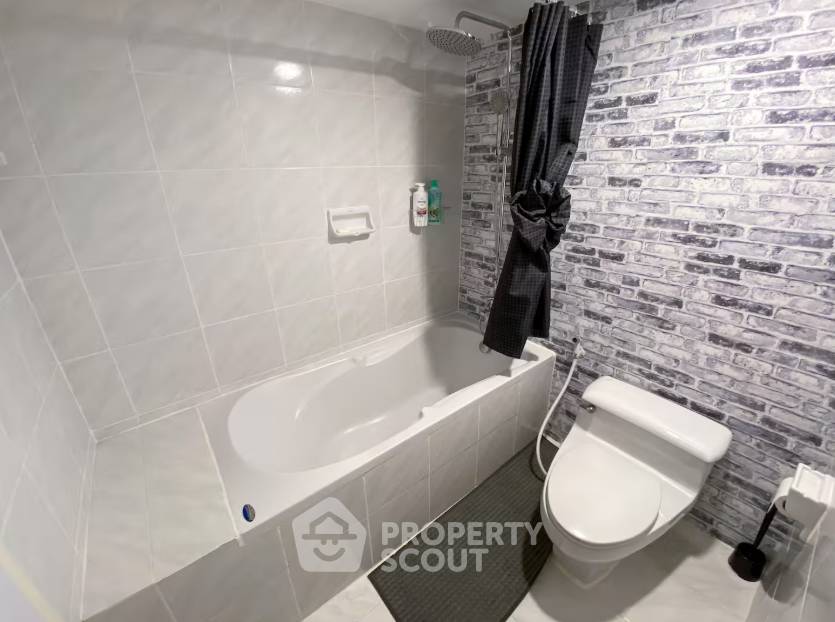 picture Studio Condo at Omni Tower near BTS Nana (ID 2987220) - 9/16