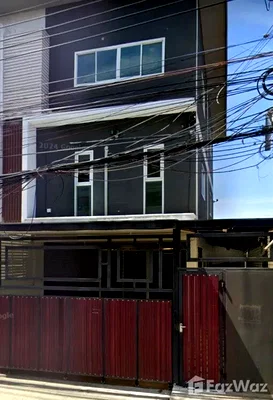 Townhouses for sale Crystal Design Center : 3 Bedroom Townhouse for sale in Nawamin, Bangkok  1940353