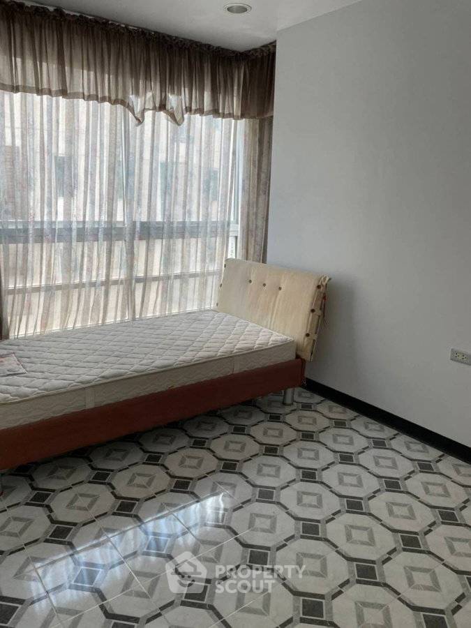 picture 2-BR Condo at Sathorn House Condominium near BTS Surasak (ID 2991281) - 4/11