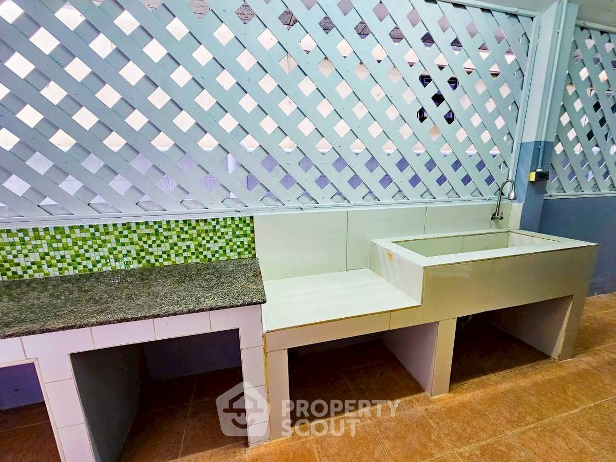 picture 4-BR House in Chai Sathan (ID 2989602) - 29/32