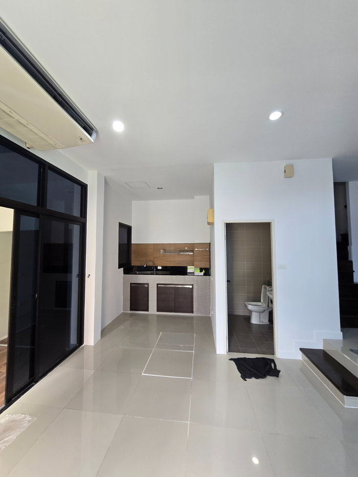 รูป บ้านแฝด 3 ชั้น 45 ตร.วา หลังมุม แปลงสวย จอดรถได้ 6 คัน - รูปที่ 9/22