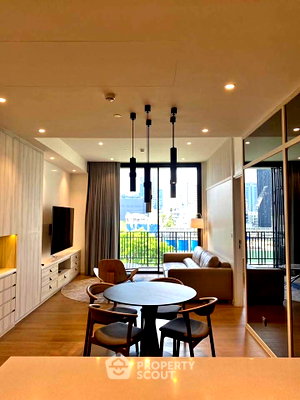 Condos for rent : 1-BR Condo With 80 Sqm, Muniq Langsuan, Near BTS Ratchadamri (ID 2992429)
