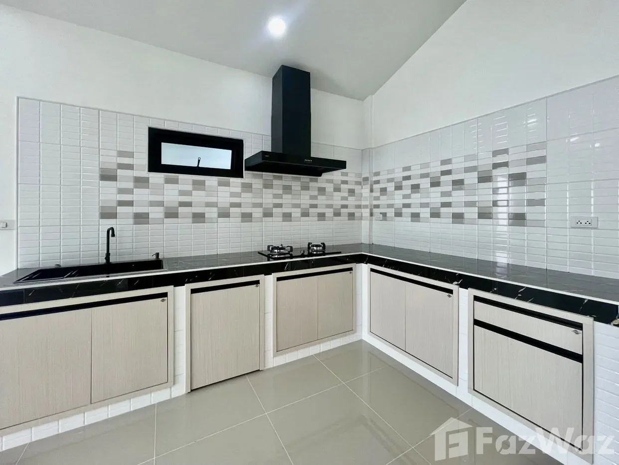 รูป Corner Semi-Detached House in Town – No Direct Neighbors 6459207 - รูปที่ 21/25