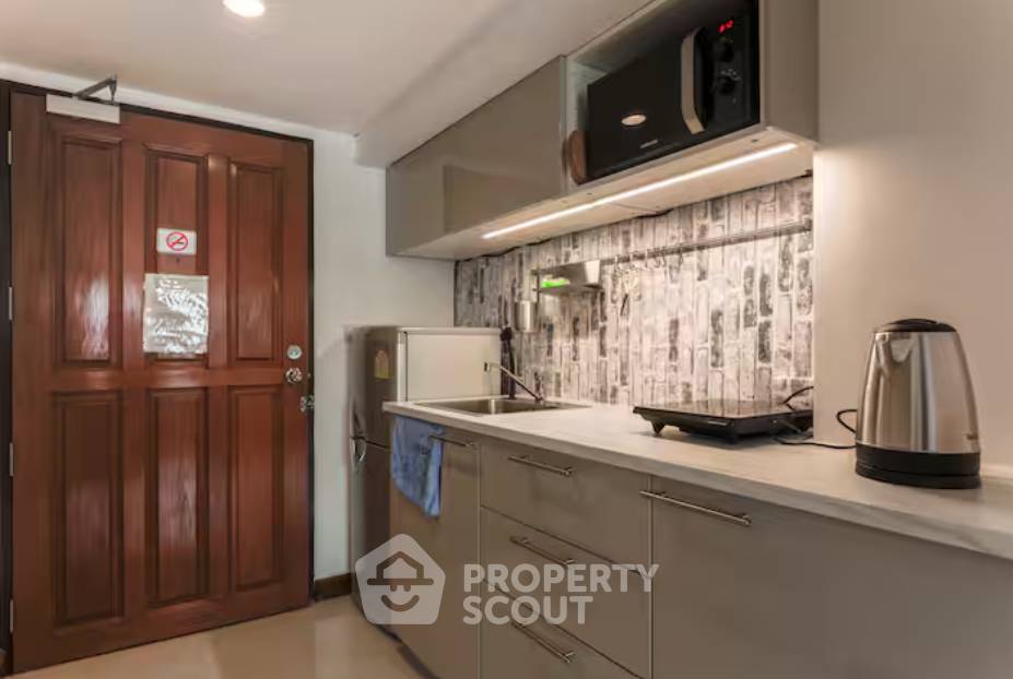 picture Studio Condo at Omni Tower near BTS Nana (ID 2987220) - 2/16
