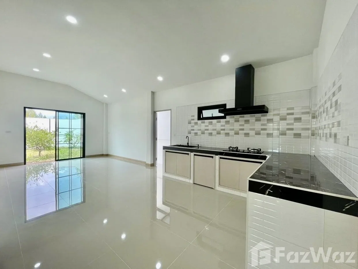 รูป Corner Semi-Detached House in Town – No Direct Neighbors 6459207 - รูปที่ 22/25