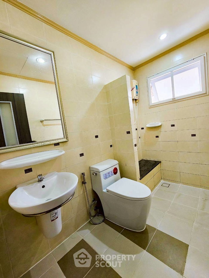 picture 4-BR House in Chai Sathan (ID 2989602) - 8/32