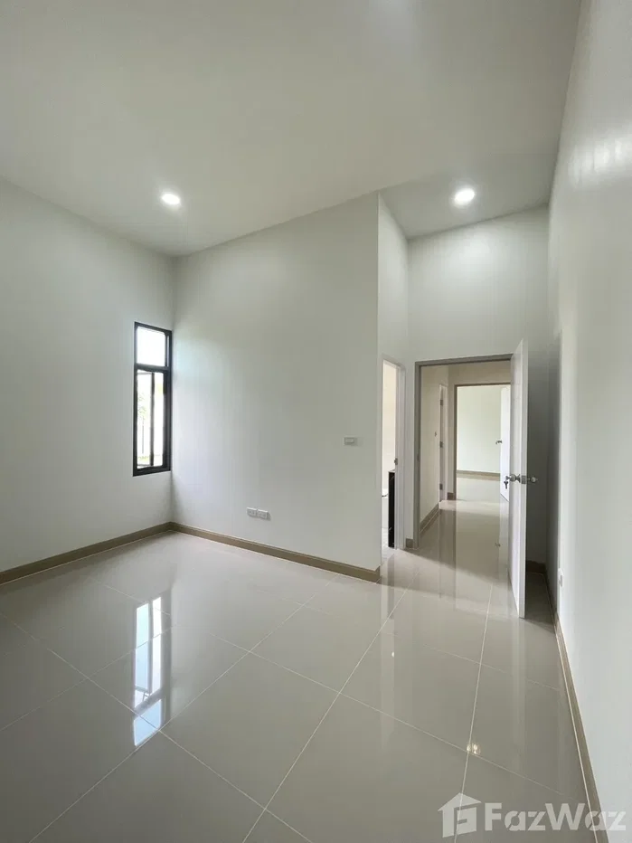 รูป Corner Semi-Detached House in Town – No Direct Neighbors 6459207 - รูปที่ 9/25