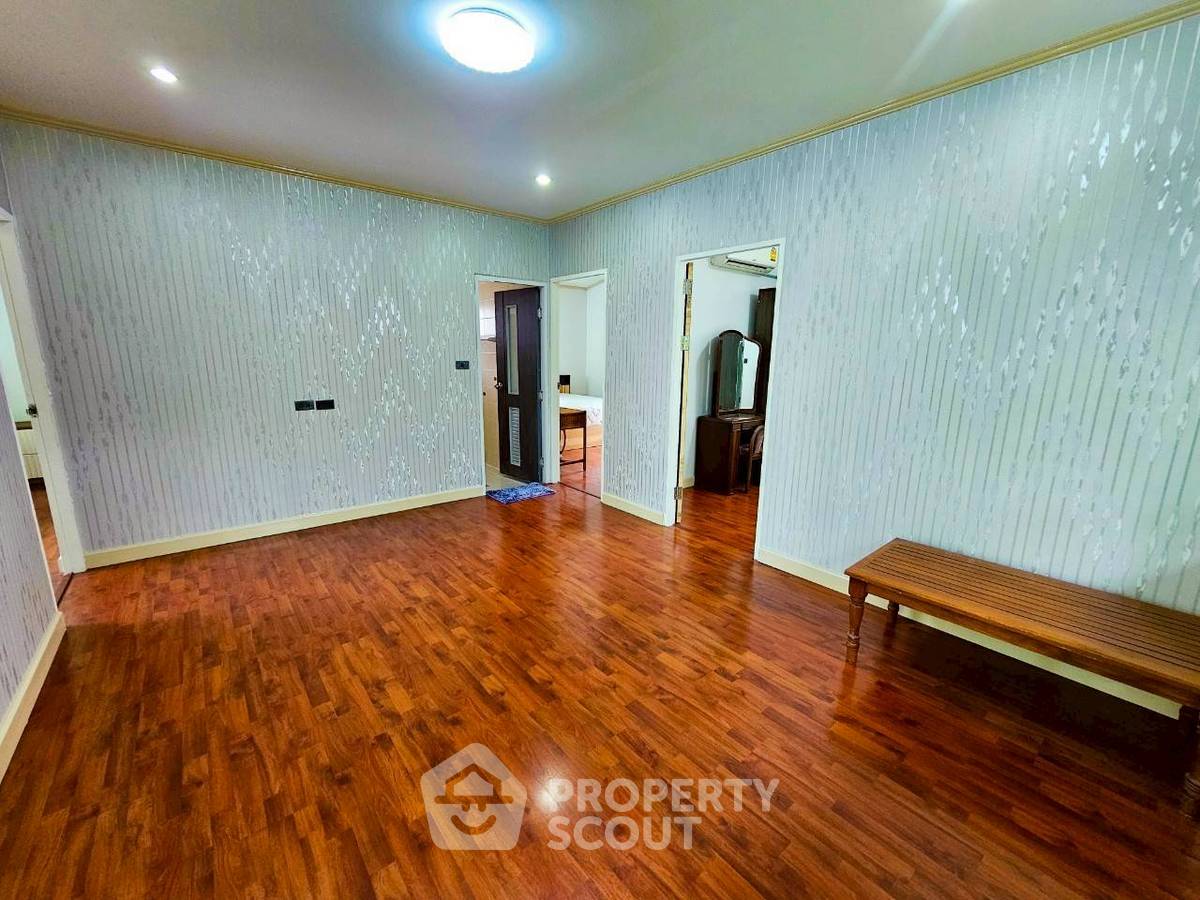 picture 4-BR House in Chai Sathan (ID 2989602) - 15/32