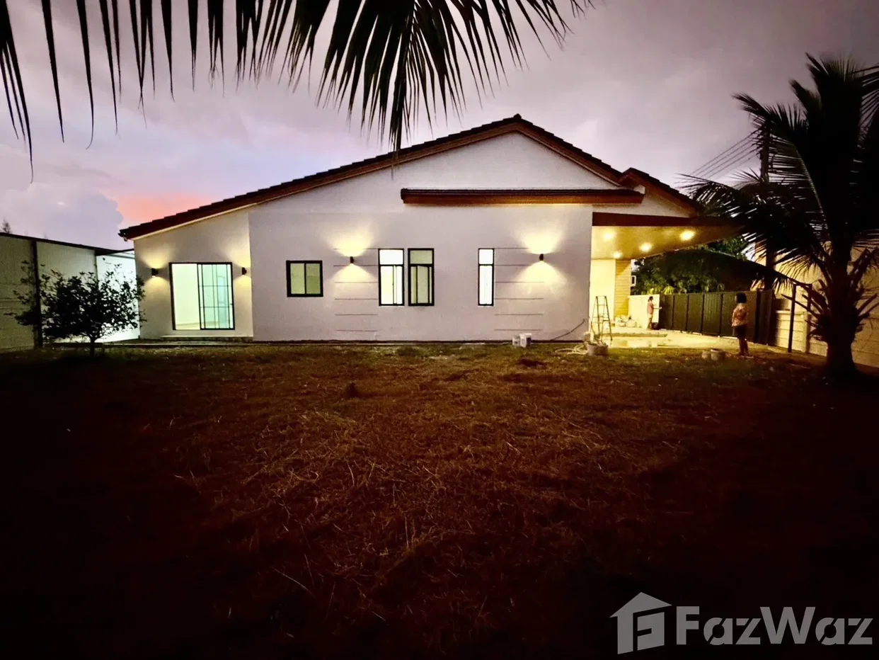 รูป Corner Semi-Detached House in Town – No Direct Neighbors 6459207 - รูปที่ 18/25