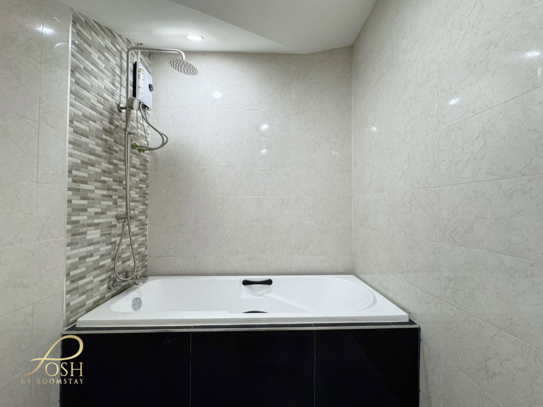 รูป ภูเก็ตวิลล่าสาม Phuket Villa3  รีโนเวทและต่อเติมทั้งหลังในสไตล์โมเดิร์น มาพร้อมอ่างอาบน้ำ ถนนหน้าบ้านกว้างไม่แออัด - รูปที่ 15/19