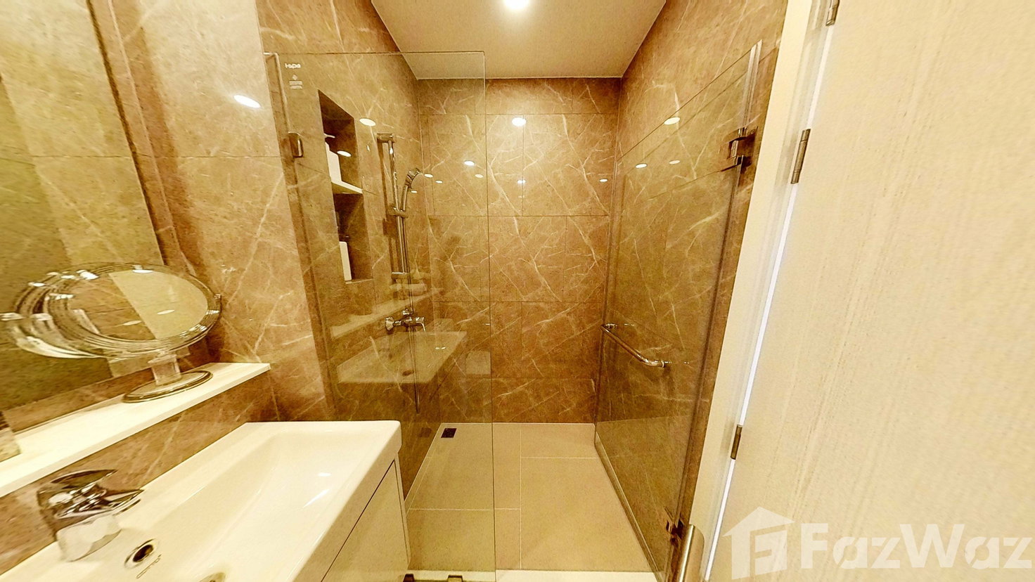 picture 2 Bedroom Condo for sale at Mazarine Ratchayothin  1887362 - 11/11