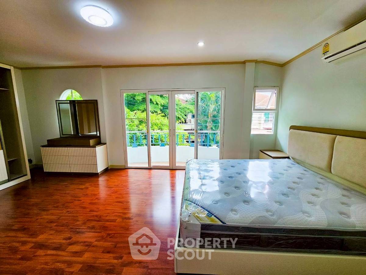 picture 4-BR House in Chai Sathan (ID 2989602) - 12/32