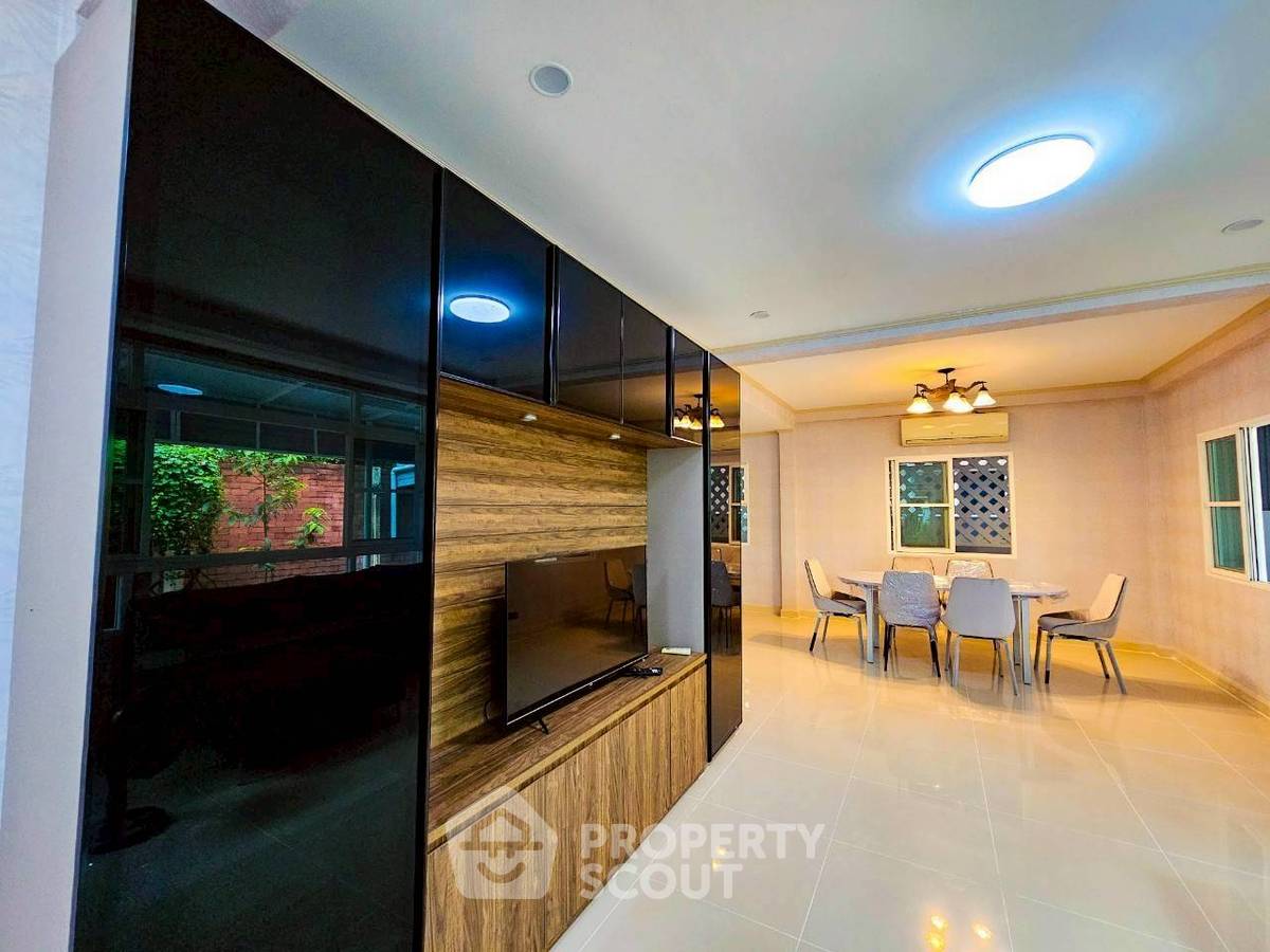 picture 4-BR House in Chai Sathan (ID 2989602) - 21/32