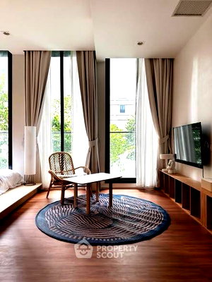 Condos for rent : 100m To BTS Phloen Chit | 1-BR Condo At Noble Ploenchit (ID 2532611)