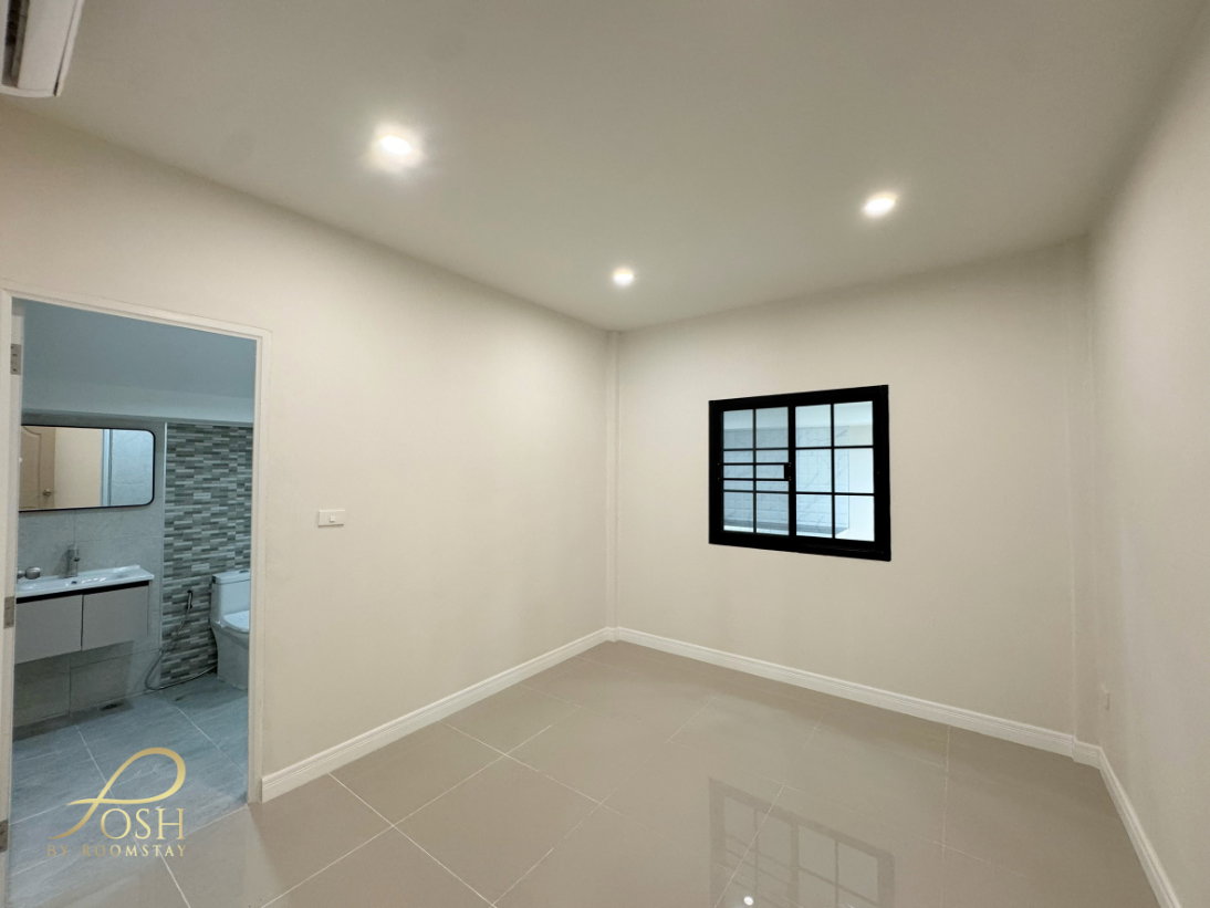 รูป ภูเก็ตวิลล่าสาม Phuket Villa3  รีโนเวทและต่อเติมทั้งหลังในสไตล์โมเดิร์น มาพร้อมอ่างอาบน้ำ ถนนหน้าบ้านกว้างไม่แออัด - รูปที่ 13/19