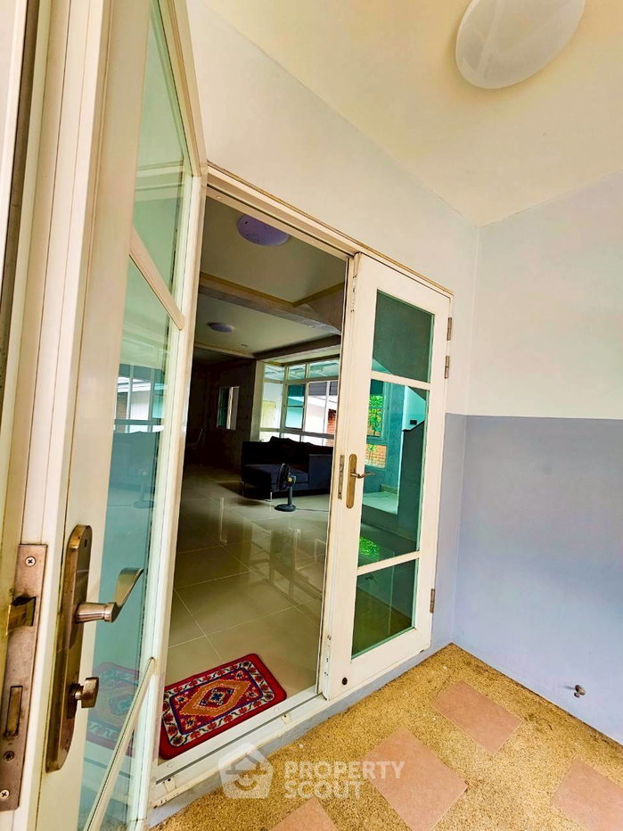 picture 4-BR House in Chai Sathan (ID 2989602) - 4/32