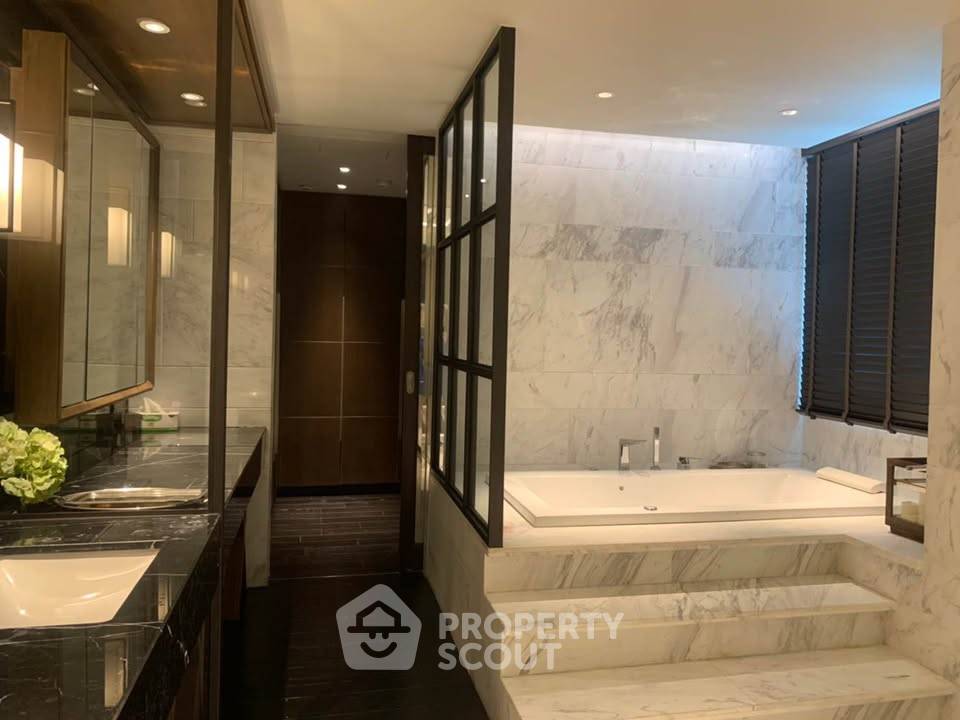 picture 248 Sqm 3-BR The Crest Sukhumvit 24, 400m To BTS Phrom Phong (ID 2991871) - 11/15