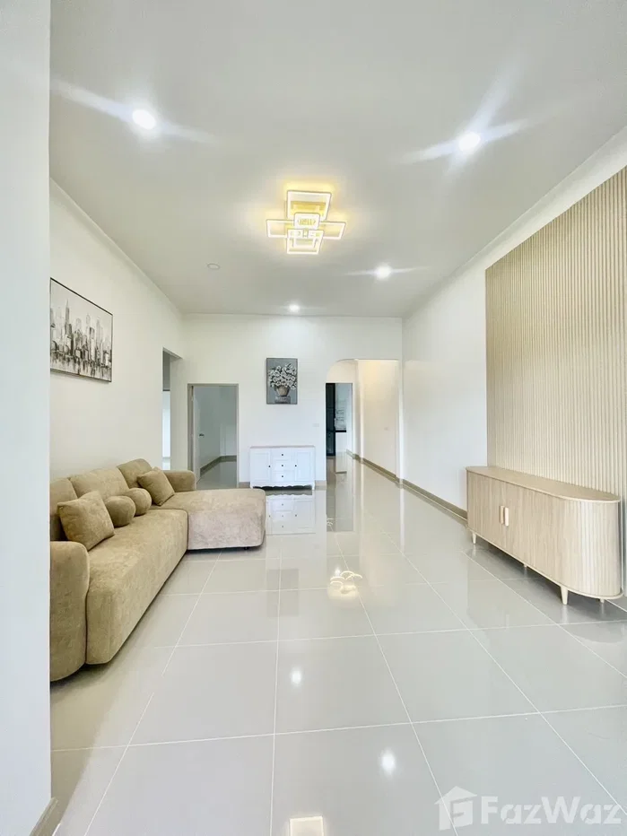รูป Corner Semi-Detached House in Town – No Direct Neighbors 6459207 - รูปที่ 15/25