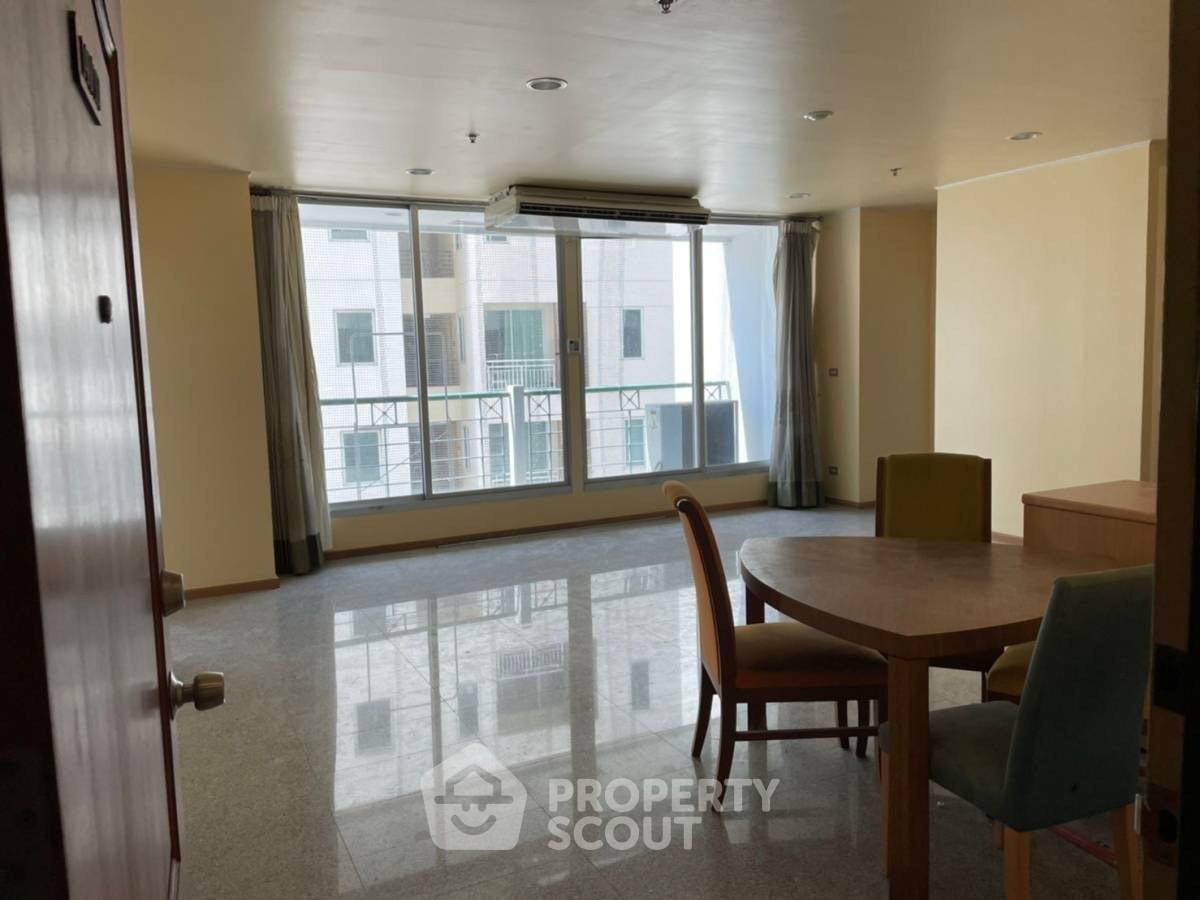 picture 2-BR Condo at Sathorn House Condominium near BTS Surasak (ID 2991281) - 11/11