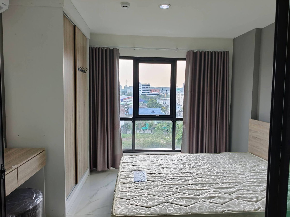 picture This condo is on Chaengwattana Road - 1/7