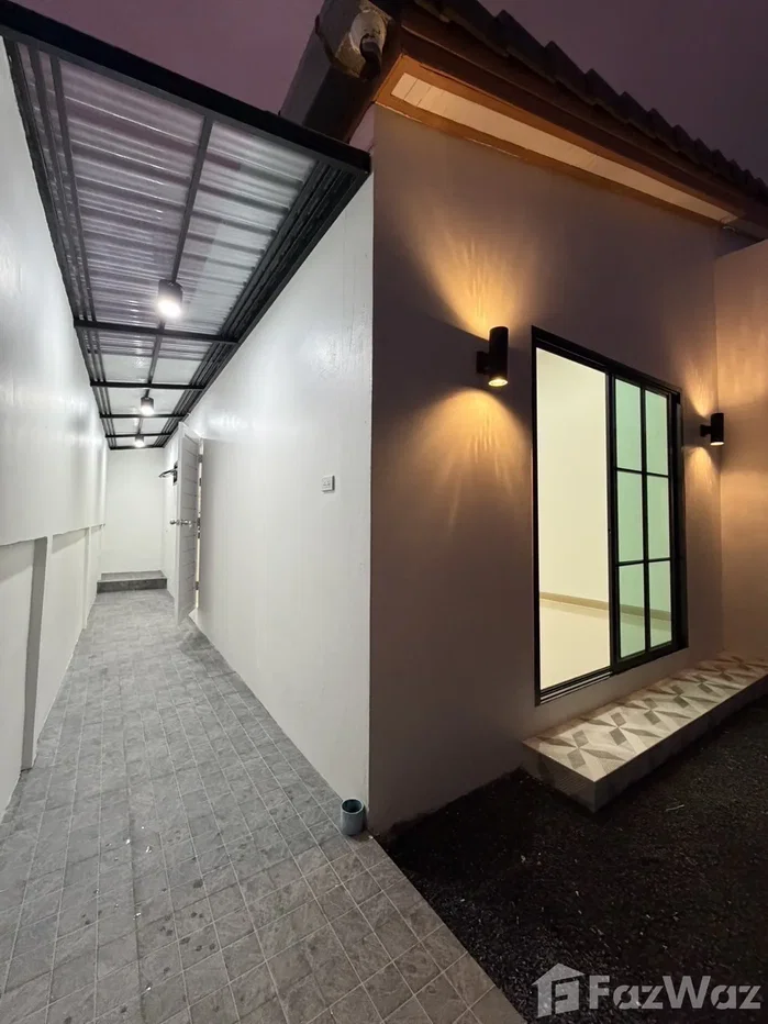 รูป Corner Semi-Detached House in Town – No Direct Neighbors 6459207 - รูปที่ 19/25