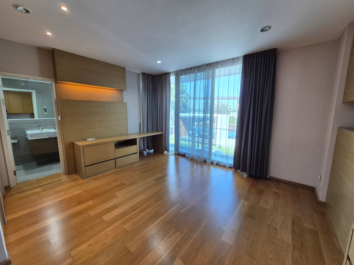 รูป Modern Luxury TownHome⭐3 Bedroom⭐Krungthep Kreetha Road - รูปที่ 29/30