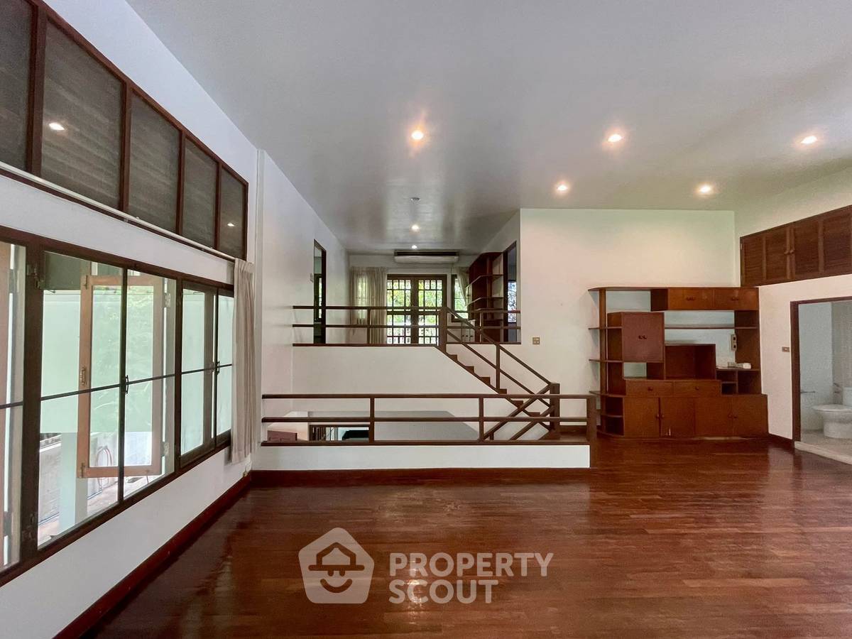 picture 2-BR House near BTS Phloen Chit (ID 2987381) - 4/17