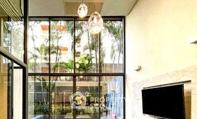 Condos for sale : 2-BR Condo at Siamese Gioia near MRT Phetchaburi (ID 2957189)