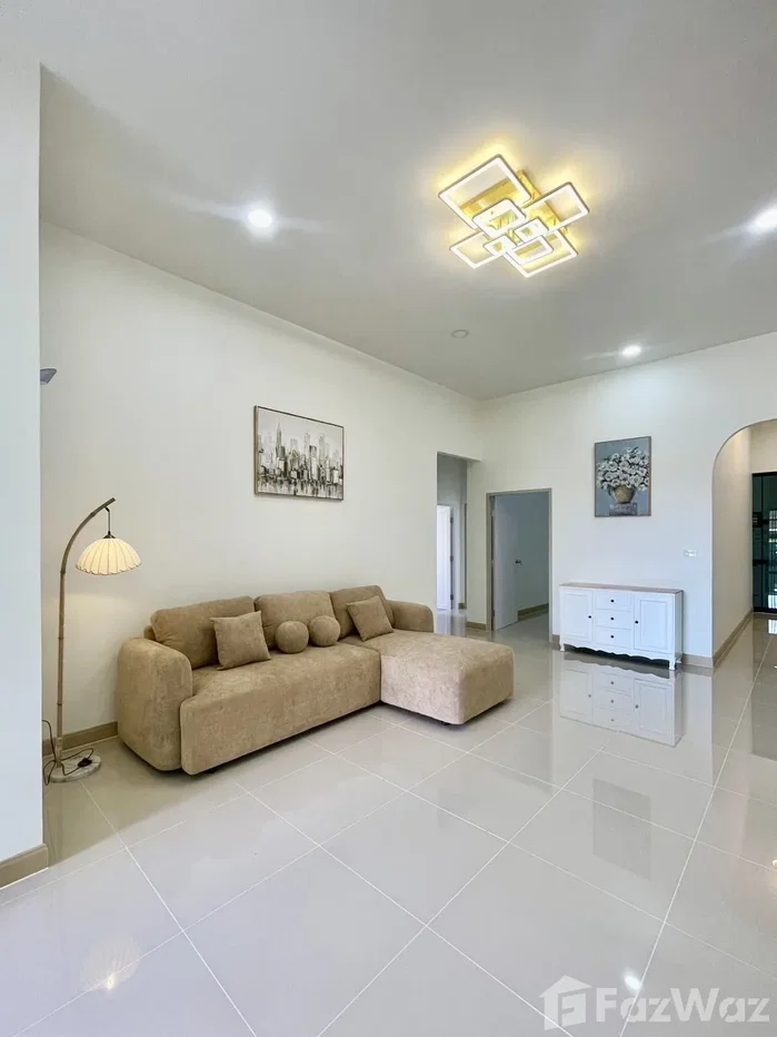 รูป Corner Semi-Detached House in Town – No Direct Neighbors 6459207 - รูปที่ 10/25
