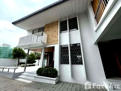 Houses for rent Watthana : 4 Bedroom House for rent in Khlong Tan Nuea, Bangkok  5639365