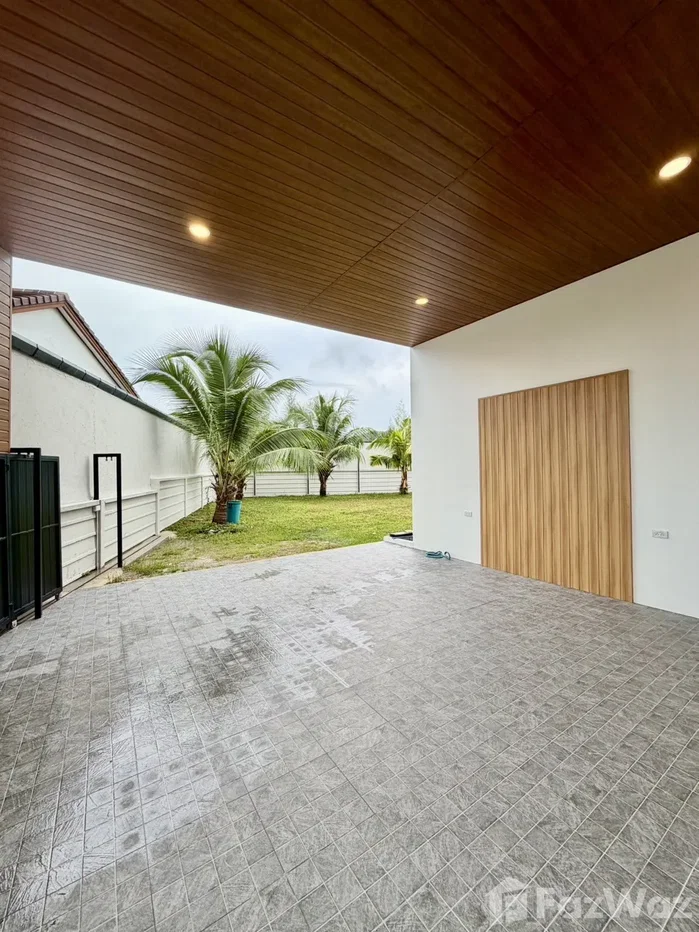 รูป Corner Semi-Detached House in Town – No Direct Neighbors 6459207 - รูปที่ 20/25