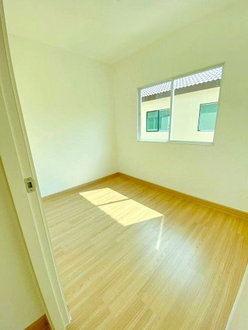 รูป ตลาดเทพประทาน หนามแดง 2.1 กม. เทพารักษ์-ศรีนครินทร์ ทาวน์โฮม 2 ชั้น 3 นอน 2 น้ำ 18 ตร.ว.145 ตร.ม.รพ.จุฬารัตน์ 4 2.2 กม. - รูปที่ 3/8
