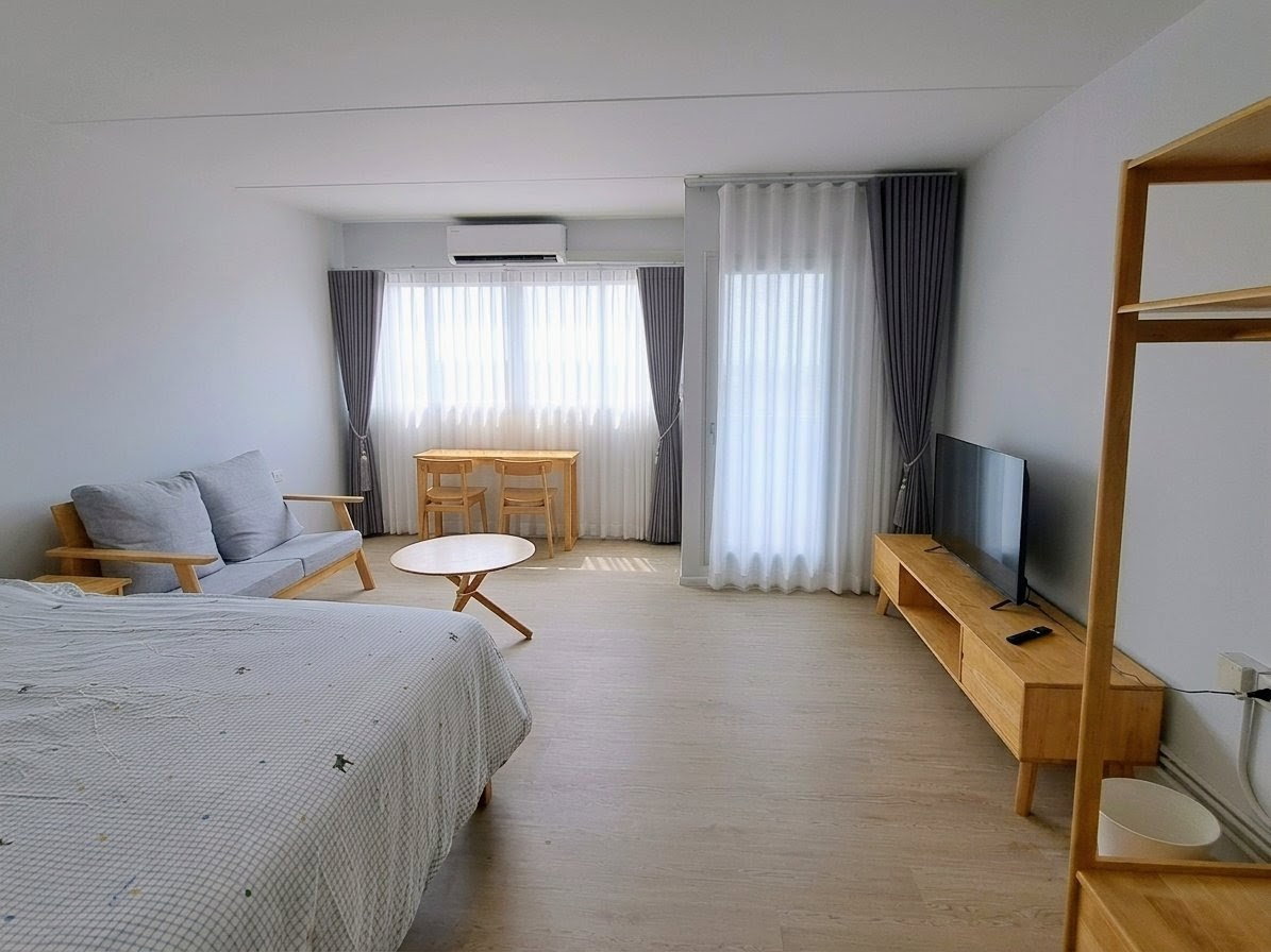รูป ห้องชั้น5 ขนาด 32 ตรม. รวมเฟอร์ สมาร์ททีวี43นิ้ว ตู้เย็น เครื่องซักผ้า วิวตึก *ไม่รวมผ้าปูที่นอน* - รูปที่ 1/5
