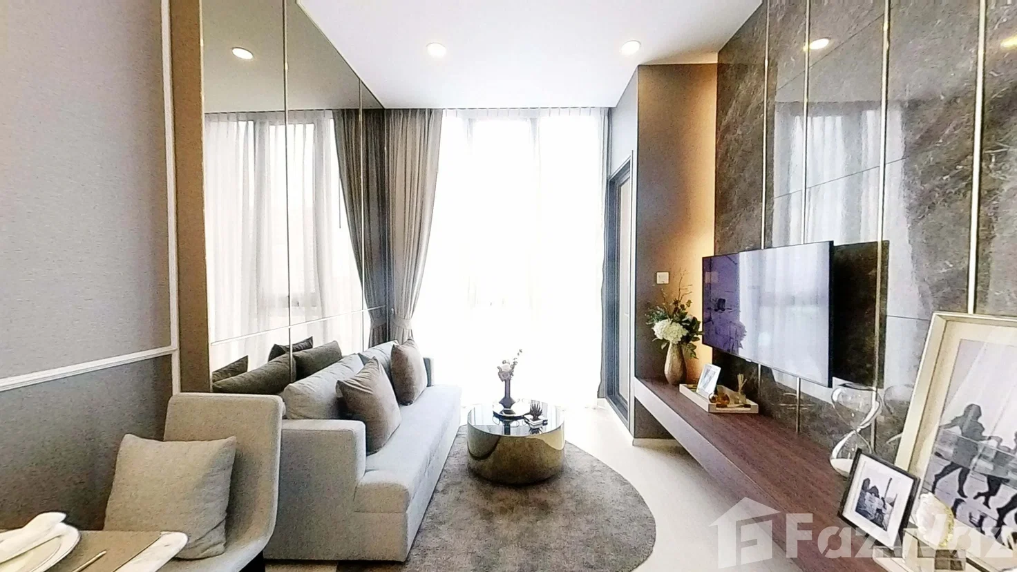 picture 2 Bedroom Condo for sale at Mazarine Ratchayothin  1887362 - 1/11
