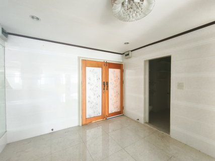 ขายคอนโดเดอะ ทรีโอ การ์เด้น ห้องมุมใหญ่ 105 ตร.ม. ฟิลเหมือนอยู่บ้านจริง! " ทำเลทอง ติดถนนใหญ่ ใกล้ MRT ศรีนครินทร์ 38 ซื้ออยู่ก็คุ้ม ลงทุนก็ปัง!