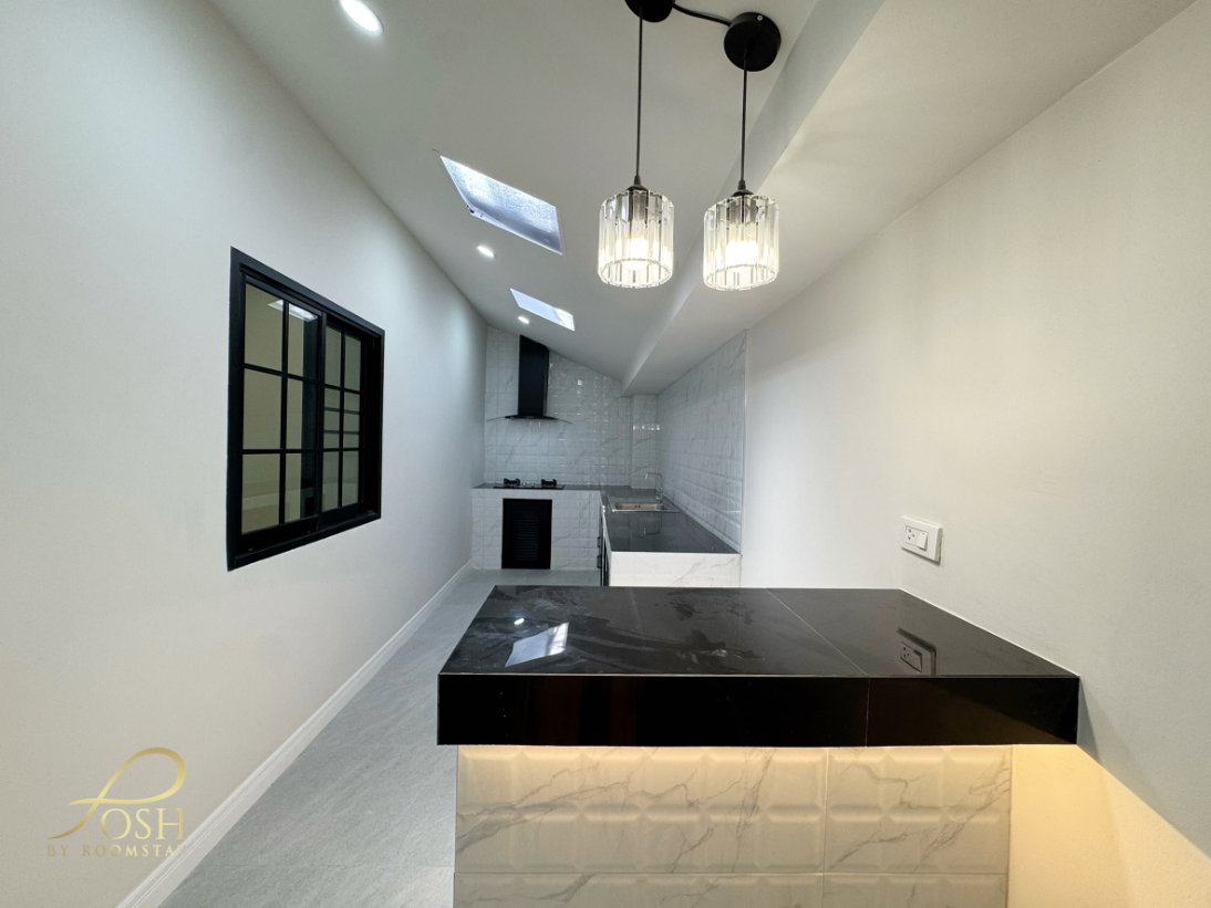 รูป ภูเก็ตวิลล่าสาม Phuket Villa3  รีโนเวทและต่อเติมทั้งหลังในสไตล์โมเดิร์น มาพร้อมอ่างอาบน้ำ ถนนหน้าบ้านกว้างไม่แออัด - รูปที่ 11/19