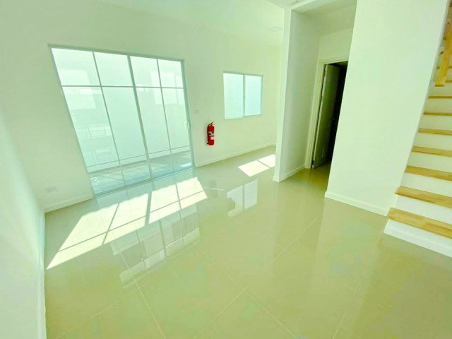 รูป ตลาดเทพประทาน หนามแดง 2.1 กม. เทพารักษ์-ศรีนครินทร์ ทาวน์โฮม 2 ชั้น 3 นอน 2 น้ำ 18 ตร.ว.145 ตร.ม.รพ.จุฬารัตน์ 4 2.2 กม. - รูปที่ 6/8