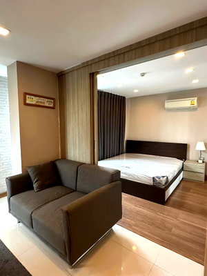 คอนโดให้เช่า : Condo for RENT : The Ace Ekamai 12   𝐒𝐢𝐳𝐞 :  32 sqm.  𝐓𝐲𝐩𝐞 : 1 Bed 1 Bath   𝐅𝐥𝐨𝐨𝐫 :  6th    Fully furnished