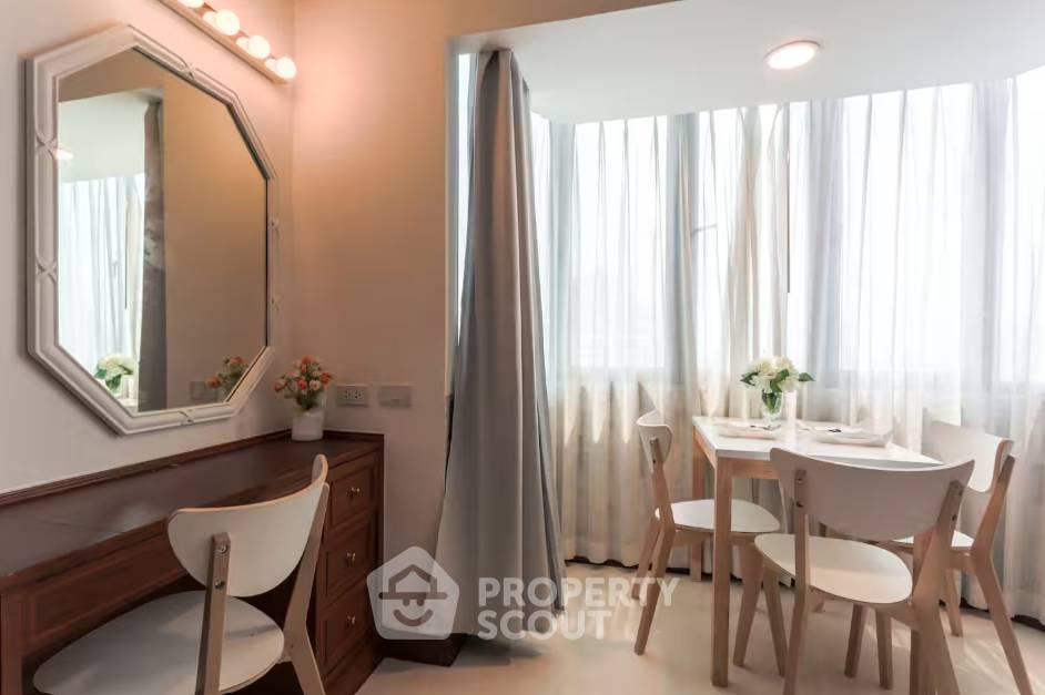 picture Studio Condo at Omni Tower near BTS Nana (ID 2987220) - 7/16