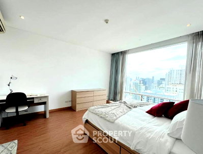 Condos for sale : Pet-Friendly 2-BR 96 Sqm, Fullerton Sukhumvit, 400m to BTS Ekkamai (ID 2990323)