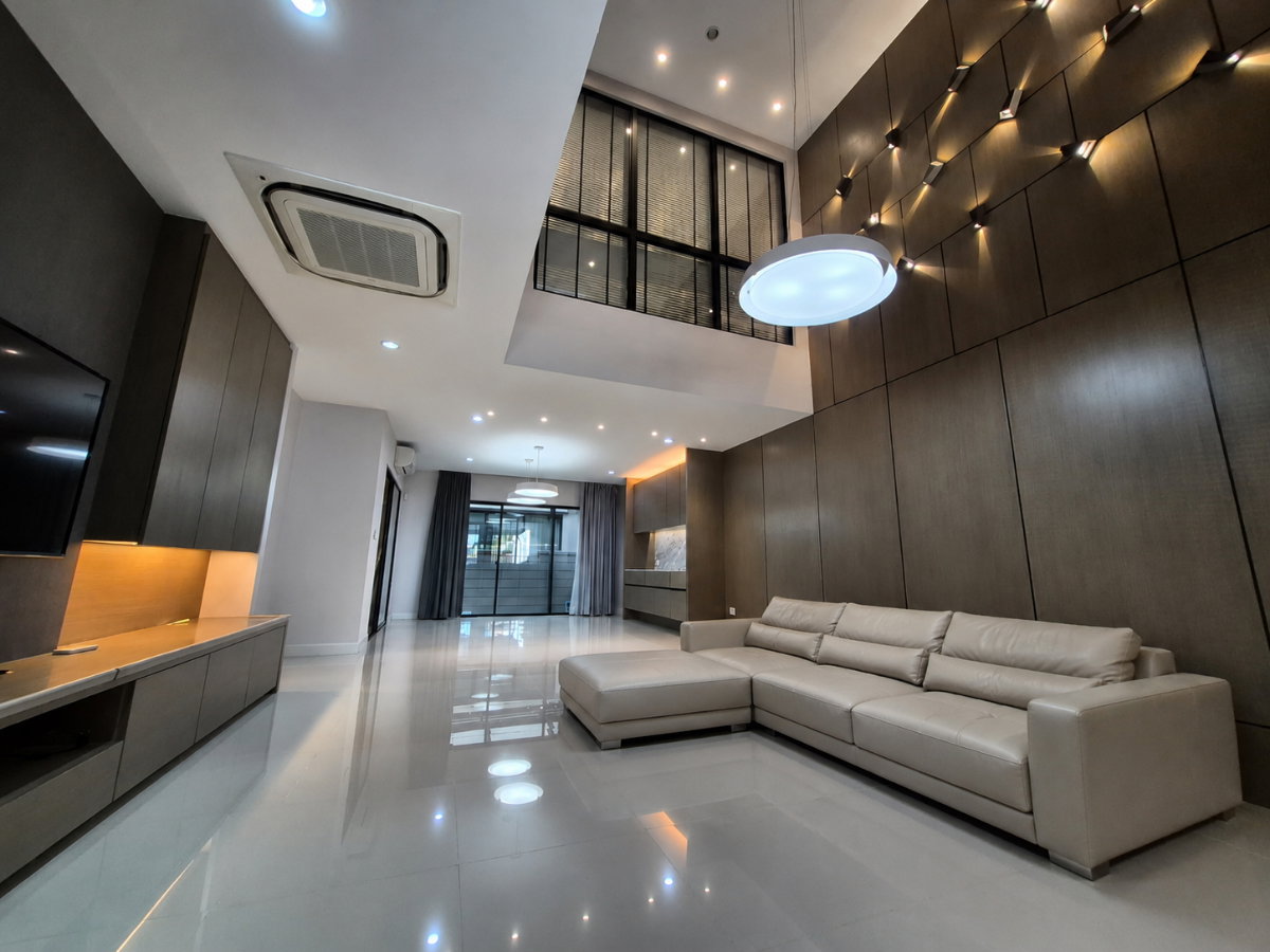 รูป Modern Luxury TownHome⭐3 Bedroom⭐Krungthep Kreetha Road - รูปที่ 2/30