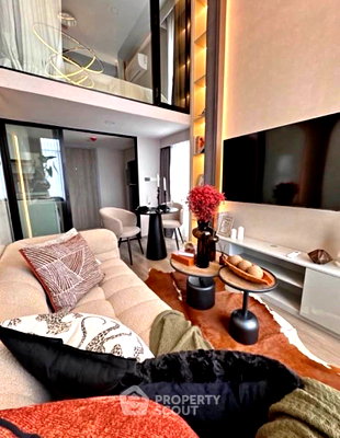 Condos for rent : 15th-Floor 2-BR Condo At SOHO Bangkok Ratchada, MRT Huai Khwang 200m (ID 2991860)