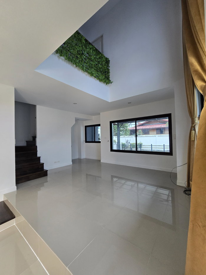 รูป บ้านแฝด 3 ชั้น 45 ตร.วา หลังมุม แปลงสวย จอดรถได้ 6 คัน - รูปที่ 8/22