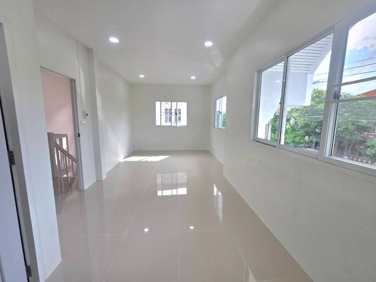 รูป บ้านหลังมุม แต่งสวย บ้านแฝด บุรีรมย์ รังสิต-คลอง4 ติดถนนใหญ่ ใกล้รถไฟฟ้า บรรยากาศดี ร่มรื่น เป็นส่วนตัว ทำเลดี - รูปที่ 30/40