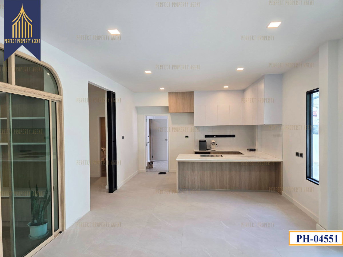 รูป ขายบ้านเดี่ยวหลังใหญ่ เมืองเอก รังสิต จอดรถได้ 8 คัน เหมาะทำโฮมออฟฟิศ ทำเลศักยภาพ รีโนเวทใหม่ทั้งหลัง - รูปที่ 8/17