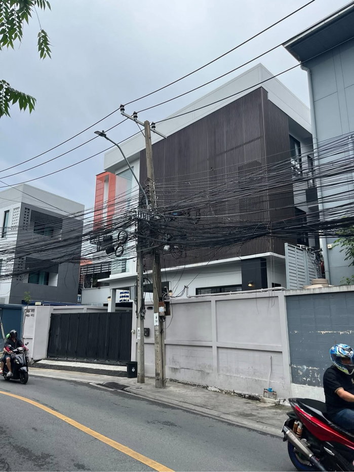 รูป 🏙️ให้เช่า บ้านเดี่ยว 3 ชั้น ใกล้ MRT สุทธิสาร/ห้วยขวาง สำหรับพักอาศัยหรือทำ Home office📍 - รูปที่ 3/15